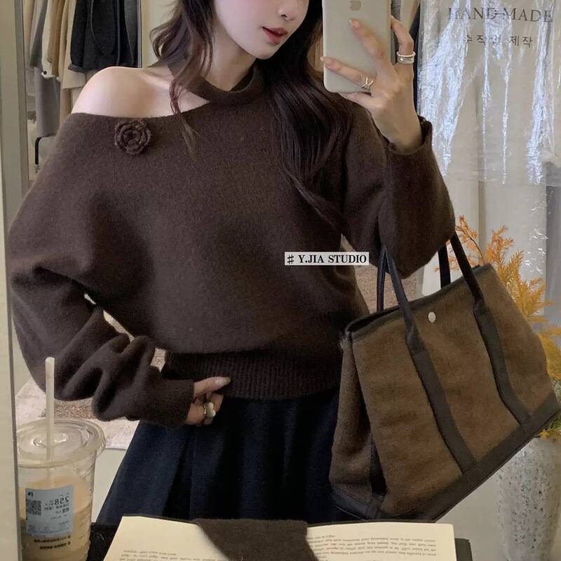 Korean-Style Lazy Style One-Shoulder Knit Sweater for Women, New Autumn Collection, High-End Soft and Luxurious Off-Shoulder Knit Top Korean-Style Lazy Style One-Shoulder Knit Sweater for Women, New Autumn Collection, High-End Soft and Luxurious Off-Shoulder Knit Top