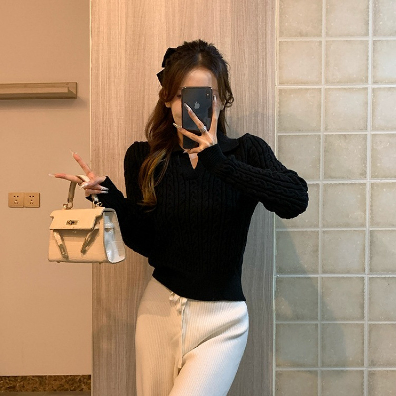Suéter de cuello polo de otoño de mujeres nuevos productos cortos de mangas largas con cuello en V blanco camisa de punto superior image 3