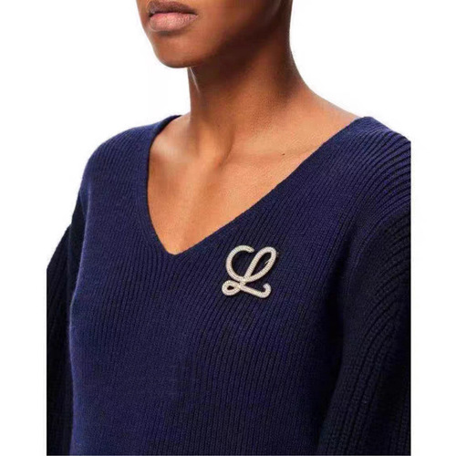 New Letter Pearl Retro Brooch for the Luo Family with Engraving