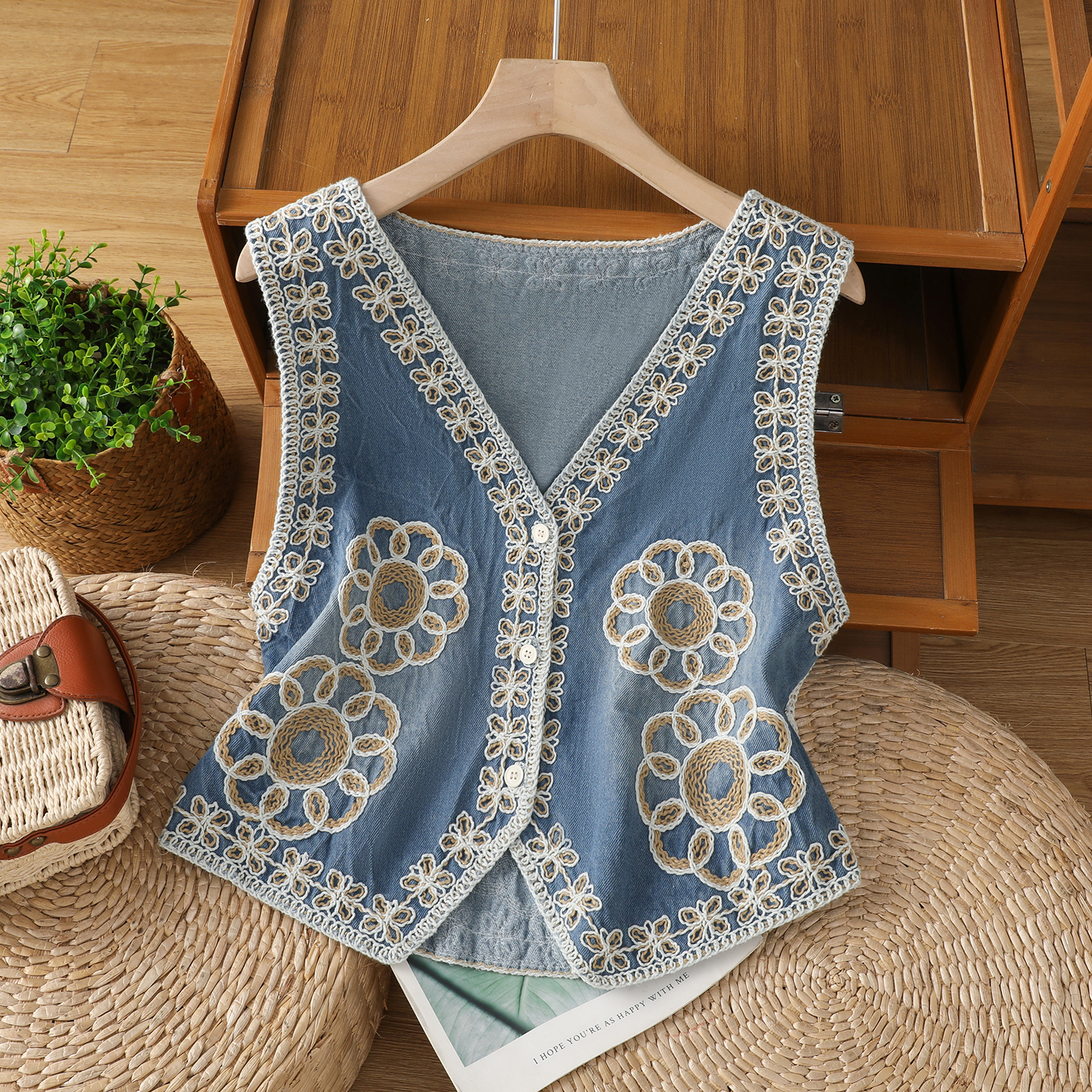 Ethnic Style Embroidered Flower Denim Vest for Women in Summer, Fashionable and Age-Reducing, Loose Sleeveless Outer Vest Top