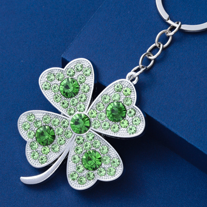 Cross-Border New Accessories Diamond-Encrusted Four-Leaf Clover Metal Keychain Four-Leaf Clover Bag Pendant Keychain Manufacturer Wholesale
