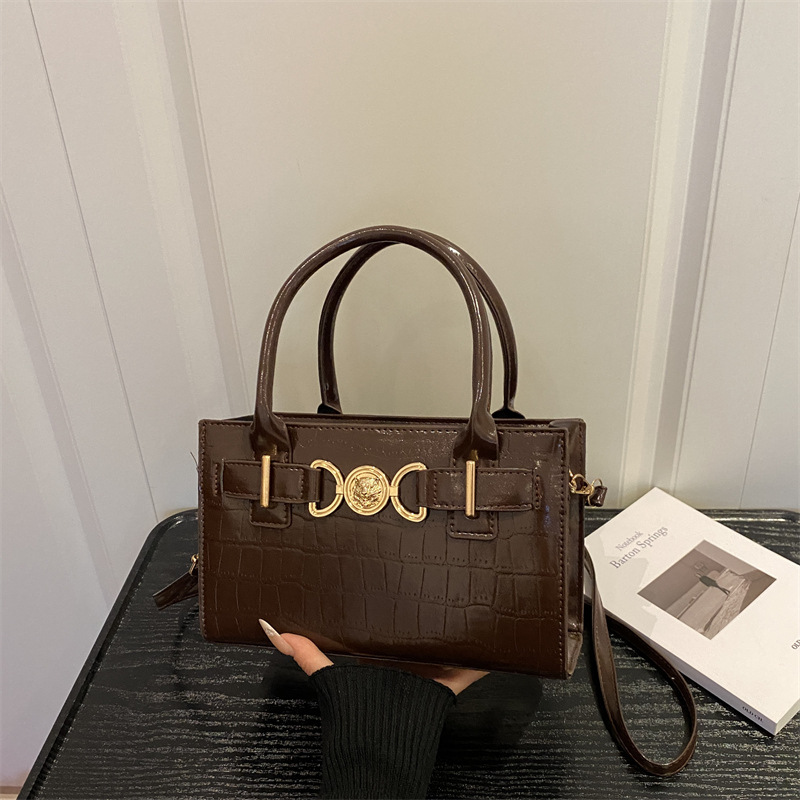 Krokodil naxışlı çarpaz çanta - zərif və universal model