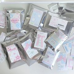 Ins銀色の自己粘着袋のカードセットの包装袋の小さい包装はカードの包装材料の高級な自己密封袋を出します。
