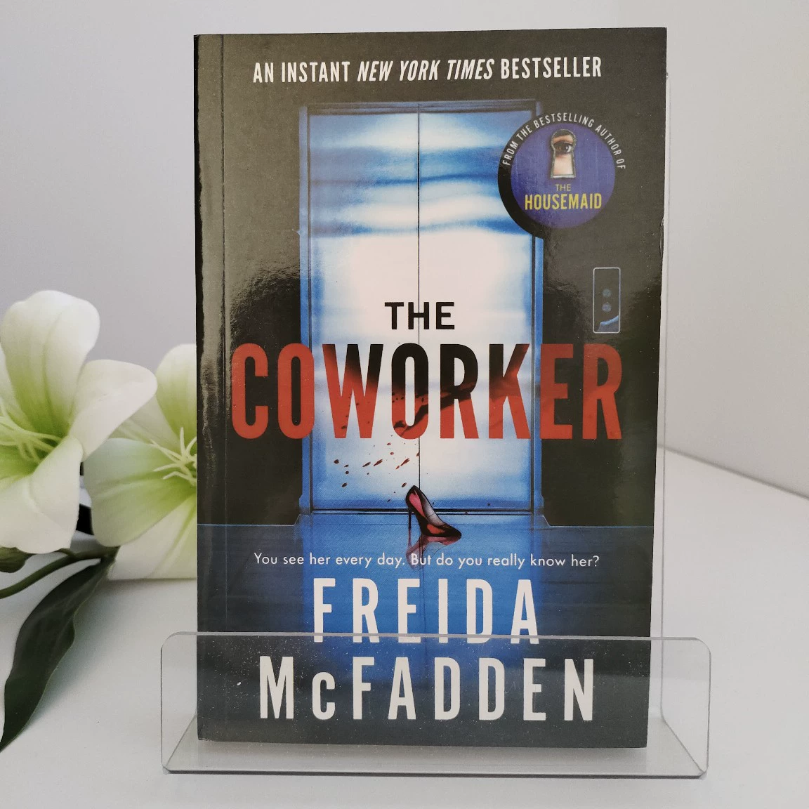 Книга (Freida McFadden) The Coworker — английское издание, детектив и триллер, мягкая обложка