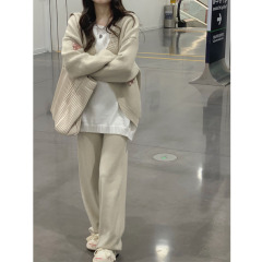 2023春と秋の乳系は女性服と一緒に韓国系の小衆乳のモチモチ風の優しい怠惰なセーターの2つのセットを着ています。