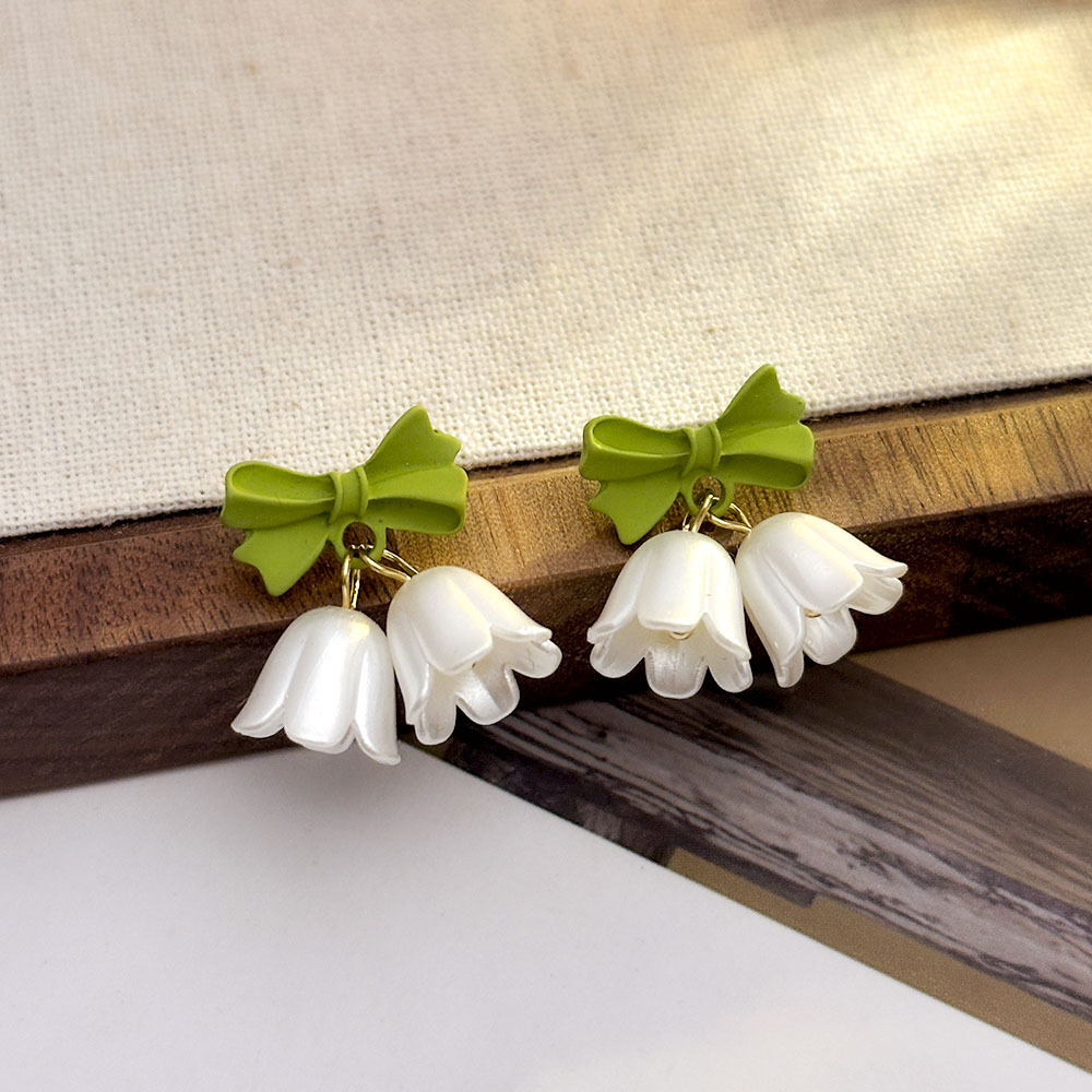 Mori Bowknot Bell Orchid Pendientes sin orejas perforadas sin dolor Pendientes de flores de alta calidad Lujo ligero Pendientes simples y de moda