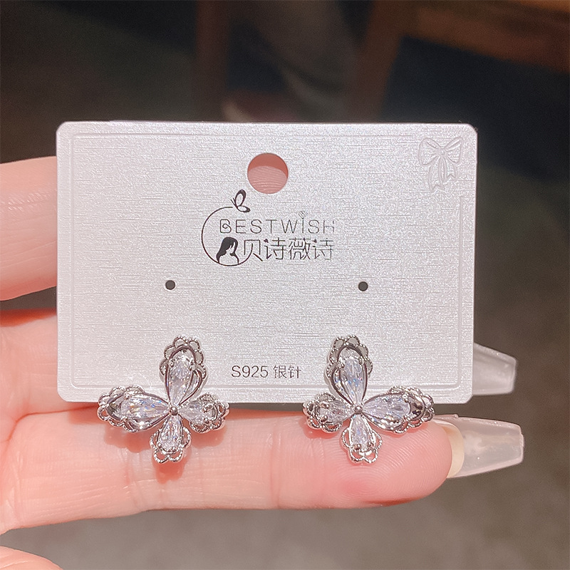 Sophisticated fresh fashionable earrings with bow with zircon