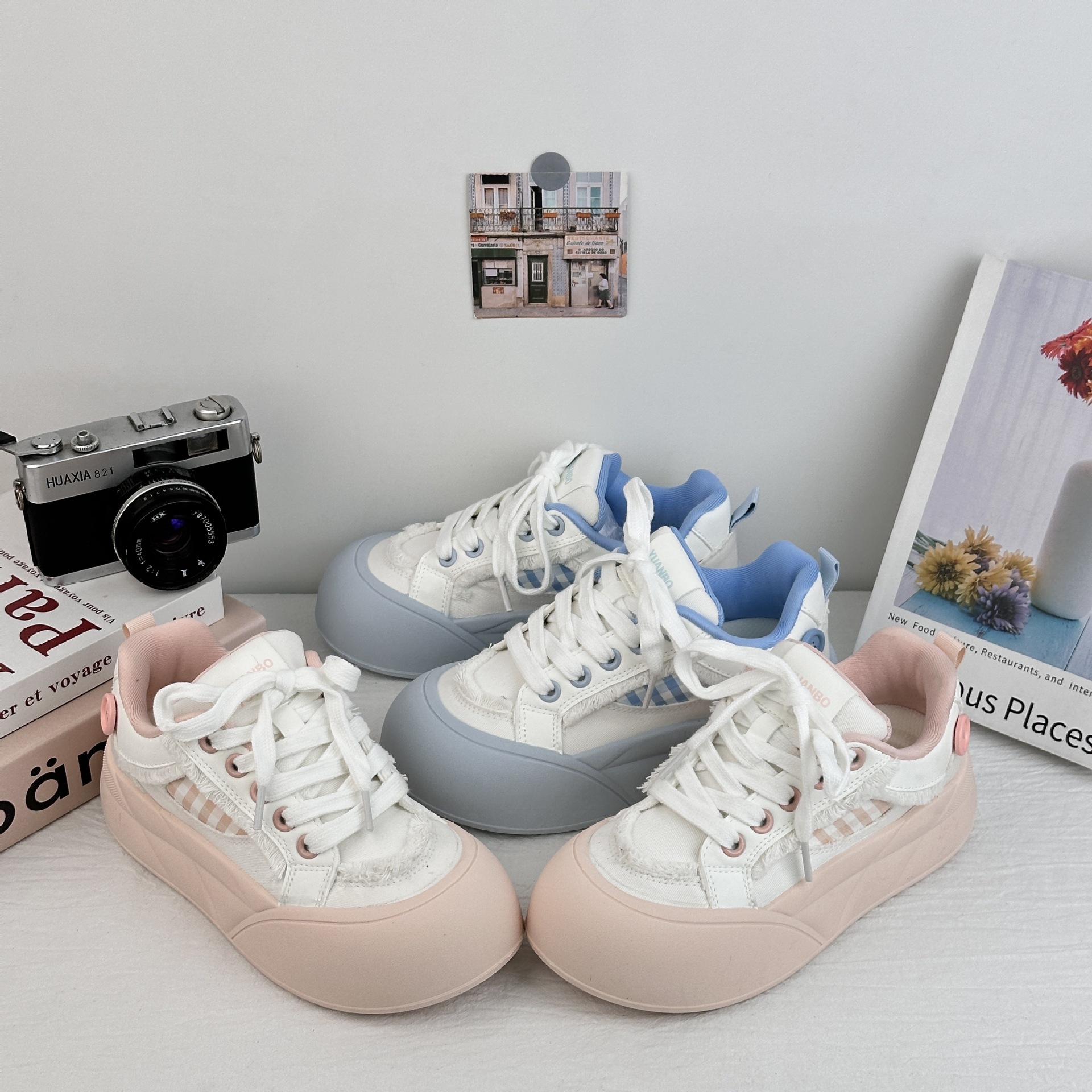 Zapatos de puff con patrón ondulado distante para mujeres 2025 nicho de verano, zapatos blancos pequeños, zapatos de suela gruesa, zapatos de pan lindos