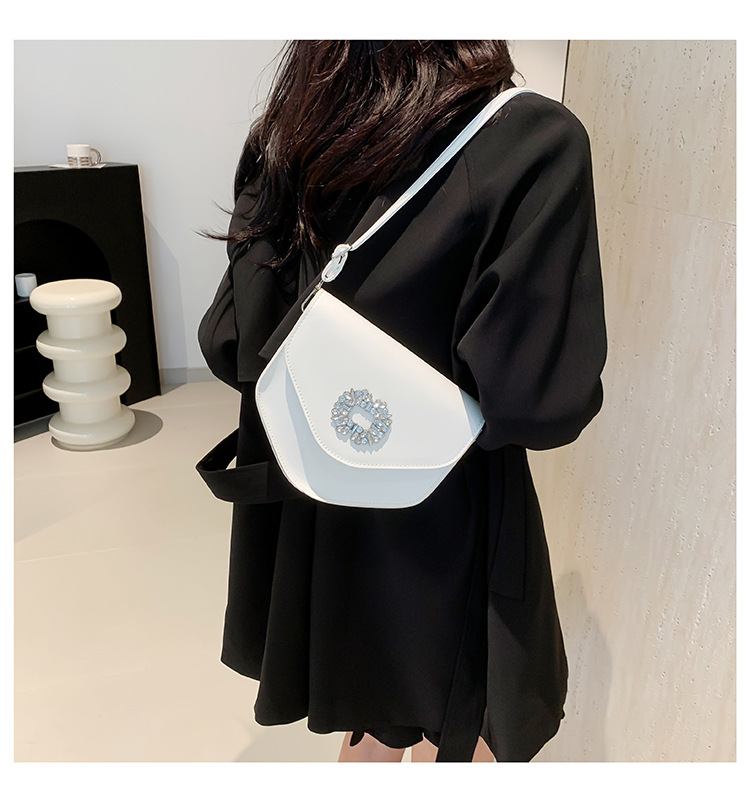 Borsa a tracolla singola con tracolla a triangolo alla moda alla moda 2024, nuova borsa da donna versatile con diamanti color caramella_voghion.com