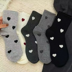 爱心袜子女中筒ins潮百搭高颜值日系女士可爱纯色秋冬款中筒新款