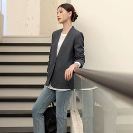 小西装;半身裙;女式衬衫