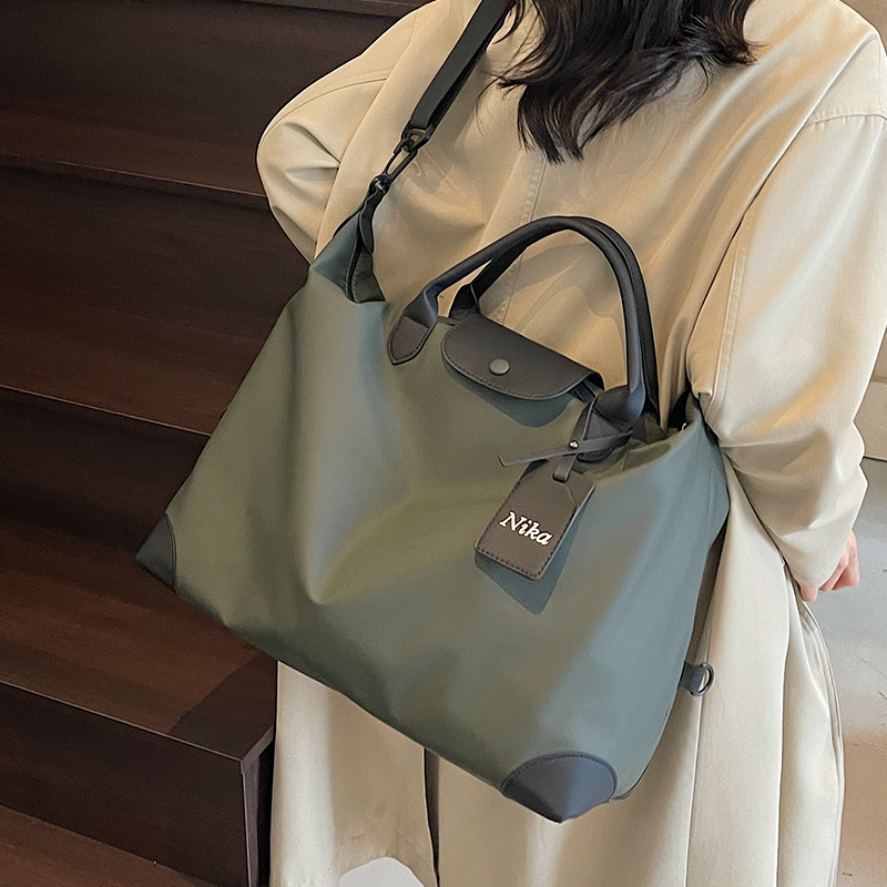 Large Capacity Short Trip Commuter Travel Bag For Women, Fashionable Lightweight Handbag For Travel, Luggage And Gym - Thumbnail 3