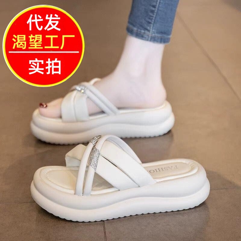 Slip-On Flat Sandals for Outdoor Wear, 2026 Spring/Summer New Korean Style, Rhinestone Thick-Soled Beach Slippers for Women Slip-On Flat Sandals for Outdoor Wear, 2026 Spring/Summer New Korean Style, Rhinestone Thick-Soled Beach Slippers for Women