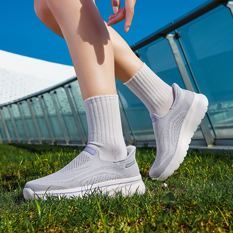 Cross-border mesh fly-knit casual sports shoes for men and women, slip-on lightweight lazy shoes, large size running and walking shoes, available for dropshipping