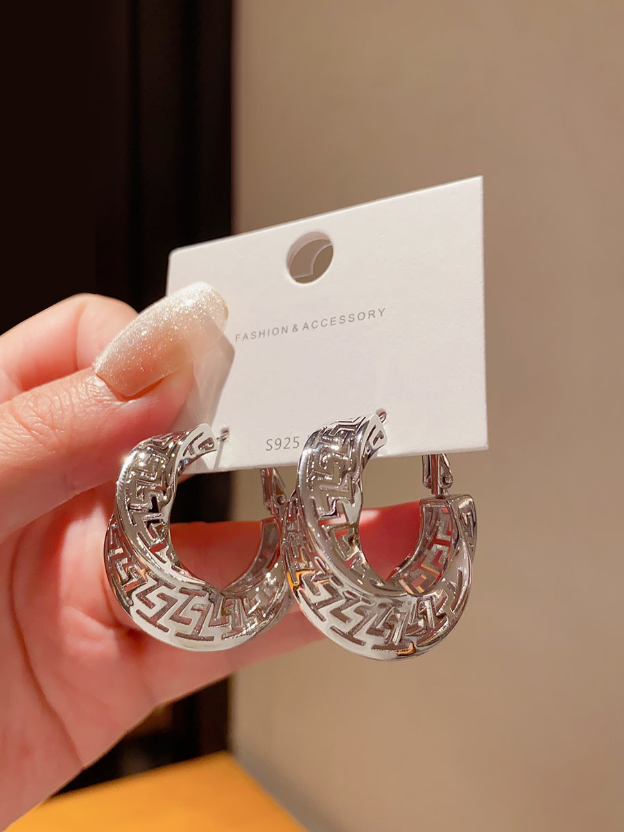 Серебряная серебряная игла