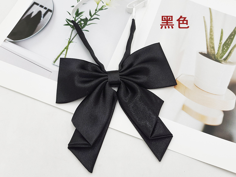 Spot al por mayor color sólido superficie brillante vino negro cuello rojo flor femenino estilo universitario nuevo estilo cola de golondrina plegable pajarita de raíz de pluma grande