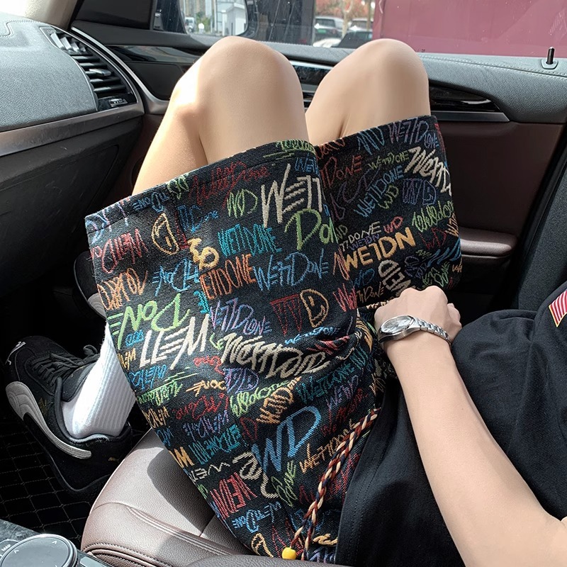 Retro Graffiti Knitted Shorts For Men Loose Summer Beach Pants_voghion.com