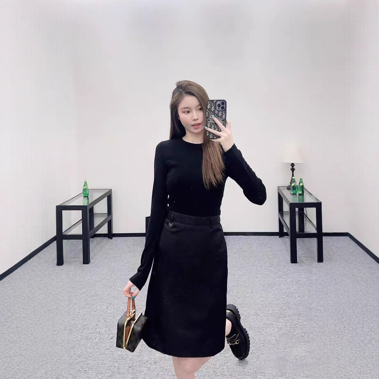 秋冬新款时尚百搭腰间倒三角徽标开叉修身显瘦高腰直筒半身裙女