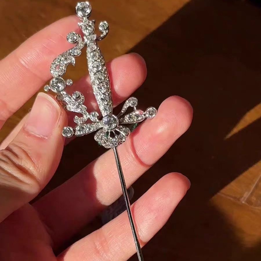 Retro Lapel Pin Dragon-Slashing Brooch, Fully Inlaid With Diamonds, Exquisite Medieval Vintage Sword Pin For Men's Suits And Shirts_voghion.com