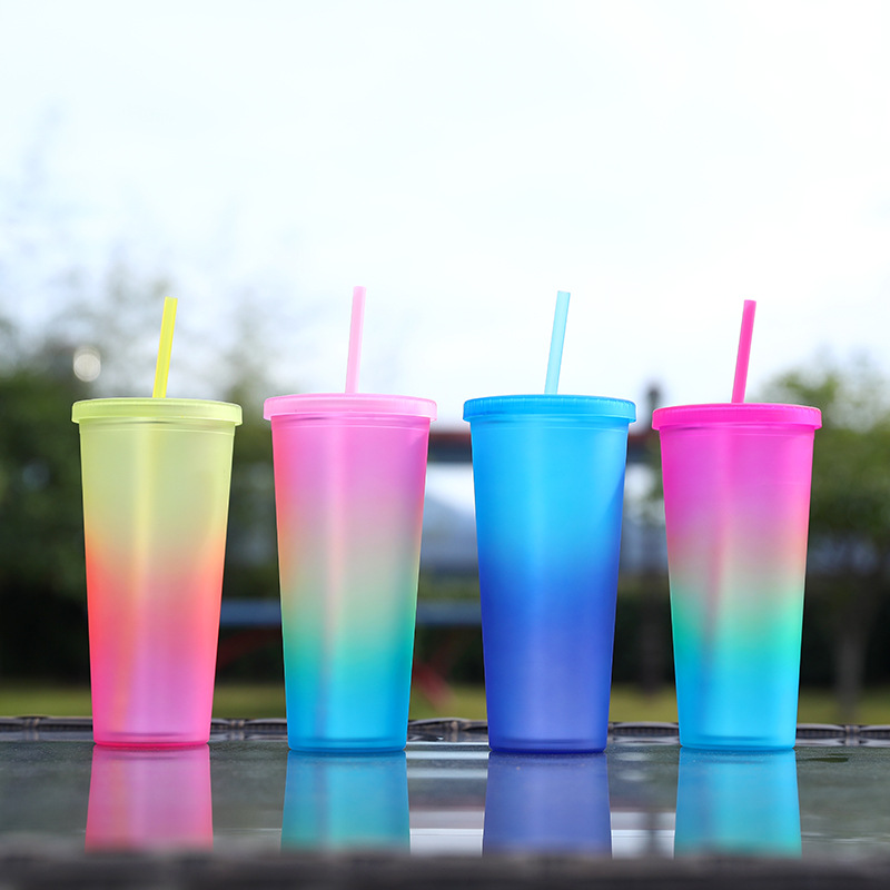 Suministro directo de fábrica Taza de paja de plástico de doble capa de color degradado Taza para beber personalizada de gran capacidad Taza de agua de textura esmerilada