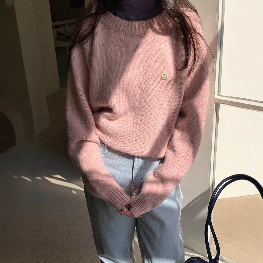 Red winter base knitted sweater with a round collar, Korean style