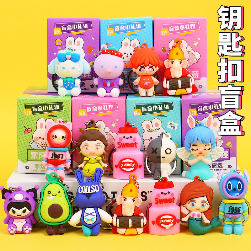 Yiwu pequeño mercado nocturno de productos básicos plaza de puestos de niños iluminados collar pequeños juguetes puestos empujando el parque de la red fuente de bienes