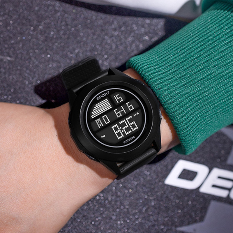 Comercio exterior transfronterizo Venta caliente de los hombres al aire libre reloj electrónico multifunción impermeable reloj de los deportes del estudiante