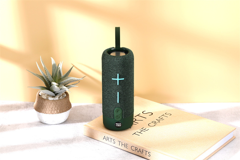 Nuevo TG619 altavoz Bluetooth inalámbrico portátil al aire libre tarjeta de enchufe portátil radio FM TWS couplet regalo creativo