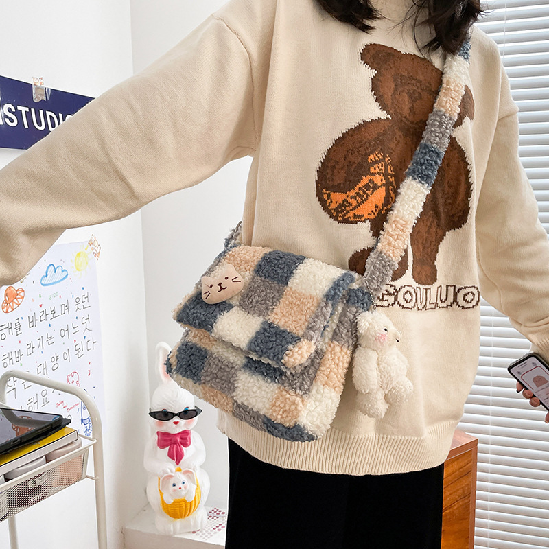 Japanese-style vintage-inspired soft girl shoulder bag with contrasting colors and lamb wool plaid, cute cat design, student small bag