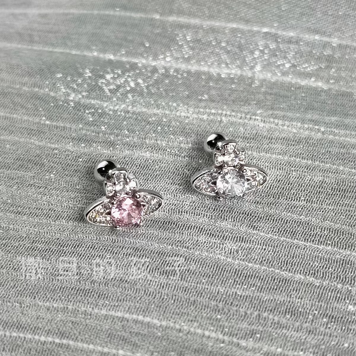 Pointed labret stud close-up product detail