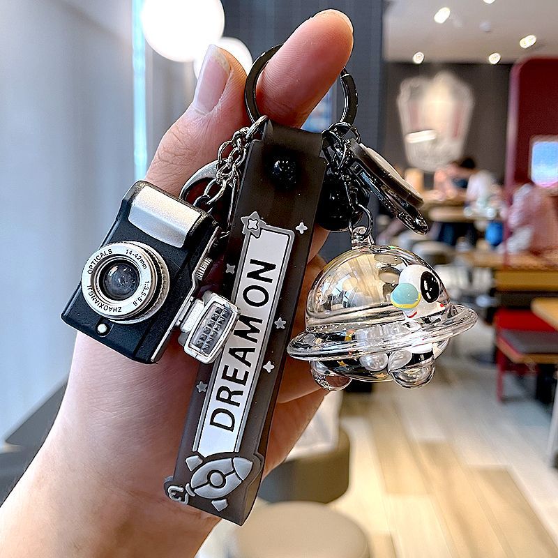 Crystal Floating Astronaut Keychain Men's Creative Black Gold Spaceship Astronaut School Bag Pendant Nailed Birthday Gift