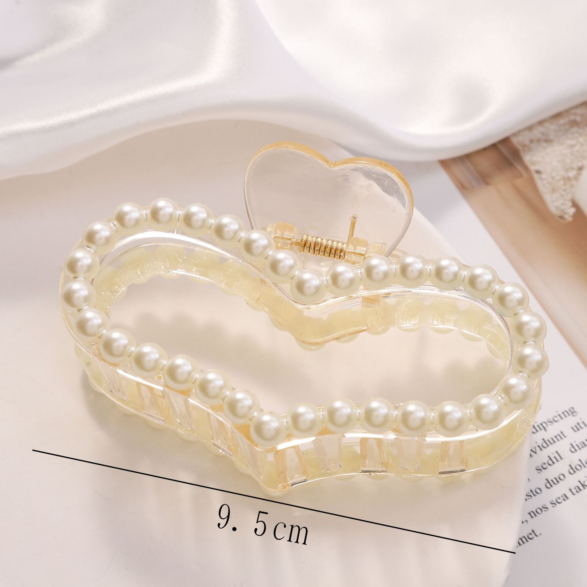 Fashion Geometric Square Heart Shape Arylic Imitation Pearl Hollow Out Hair Claws 1 Piece display picture 5