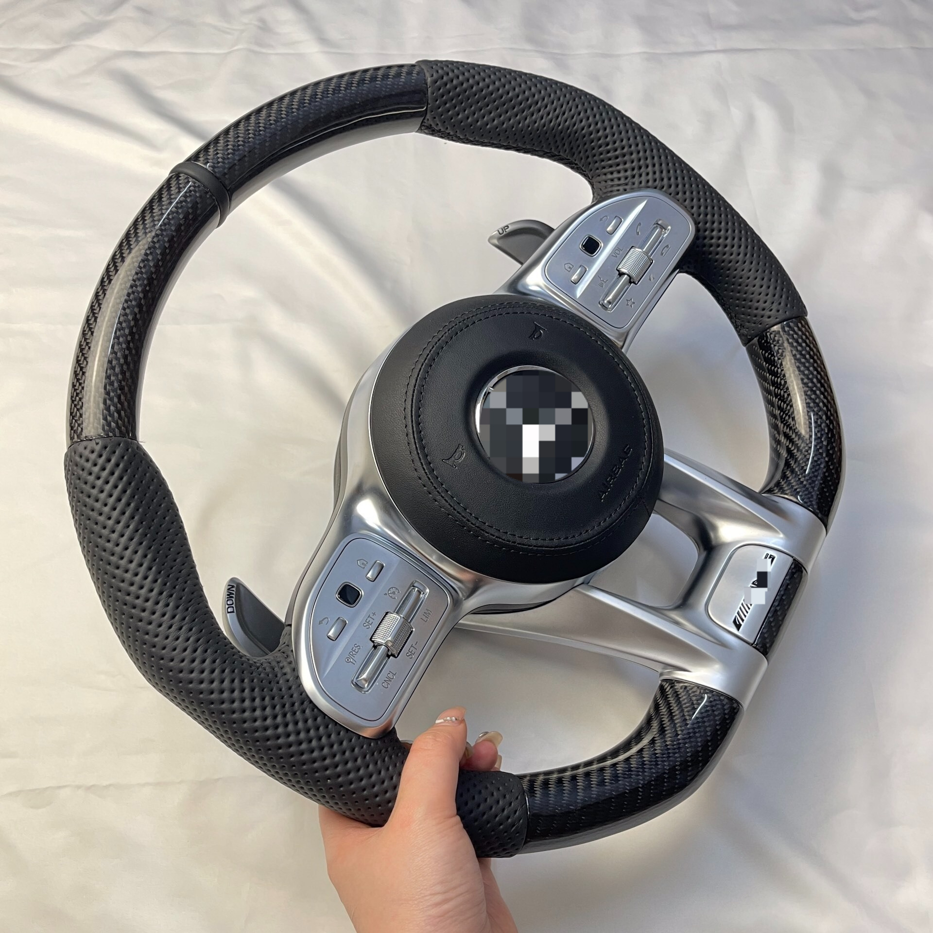 Suitable for Mercedes-Benz steering wheels of A-Class, C-Class, E-Class, ML old models, upgraded to new models, modified AMG carbon fiber steering wheel assembly