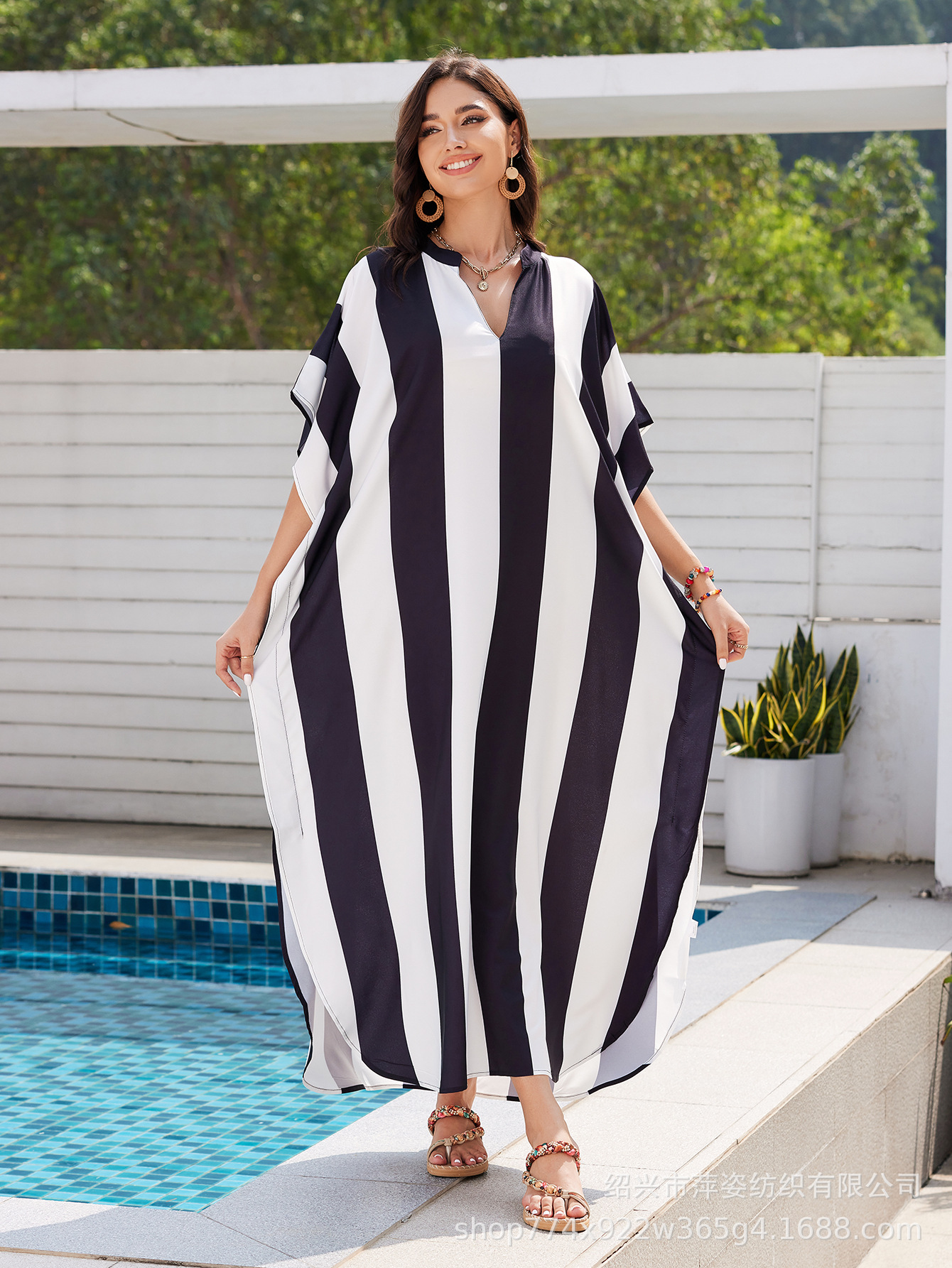 2025 nueva camiseta de playa estriada impresa gran túnica de vacaciones camiseta protector solar bikini trajes de baño 1001