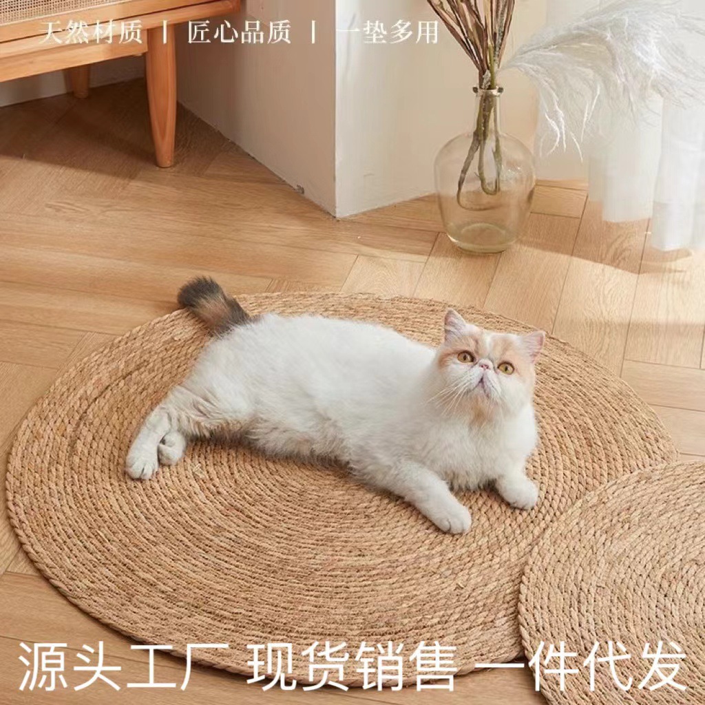 Natural rush grass woven cat scratching pad, large size, durable and scratch-resistant, breathable, comfortable, washable, won't easily tear.
