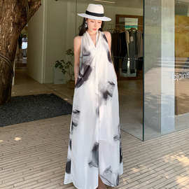 海边度假巨好看的连衣裙女夏季大方挂脖吊带裙子背心裙图片色扎染