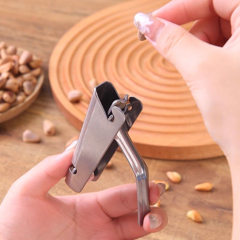 Pine nuts open -shelled clip -pine -peeled shell -peeling artifacts…