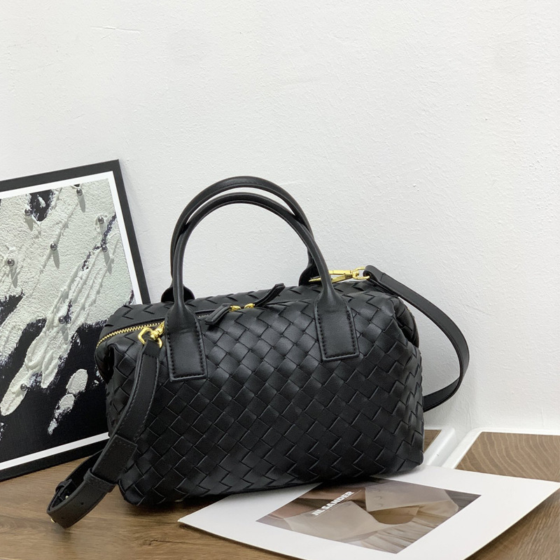 Cross-Border Genuine Leather Woven Bag 2026 Summer New Vintage Large-Capacity Shoulder Boston Bag Hand-Held Bowling Bag