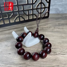 木质工艺品;经络保健器材;美发梳