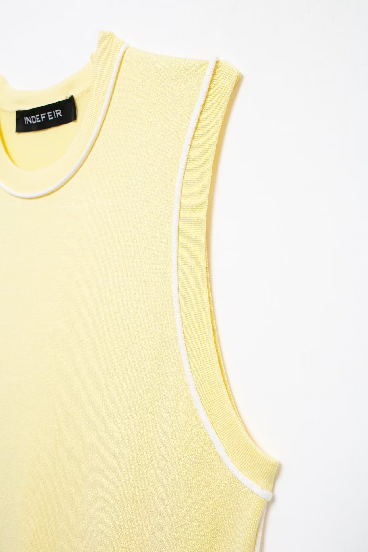 Vêtements pour cheveux extérieurs 2024 été nouvel article haut à aiguille plate à bordure de couleur contrastante pour femmes_voghion.com