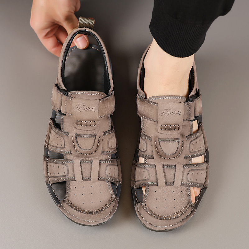 Sandalias de cuero de vaca de verano para hombres, zapatos de playa de cuero, aire permeable, zapatos casuales para hombres de mediana edad, suaves.
