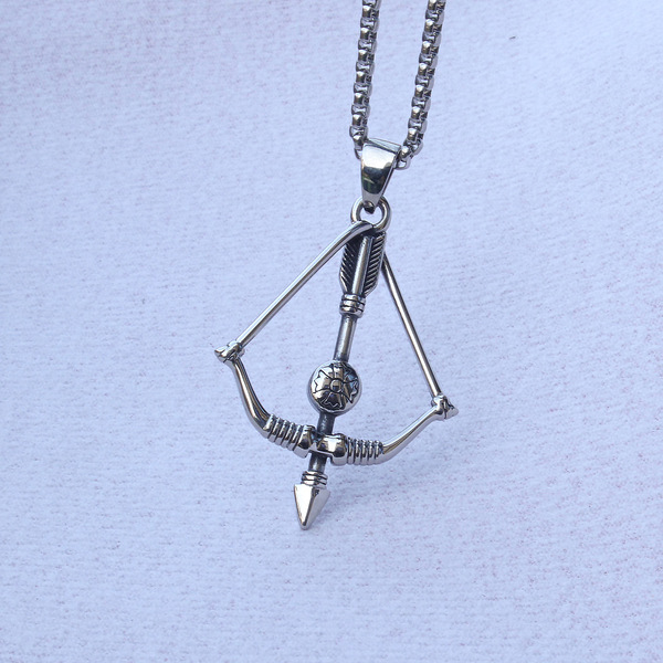 Fashionable retro necklace