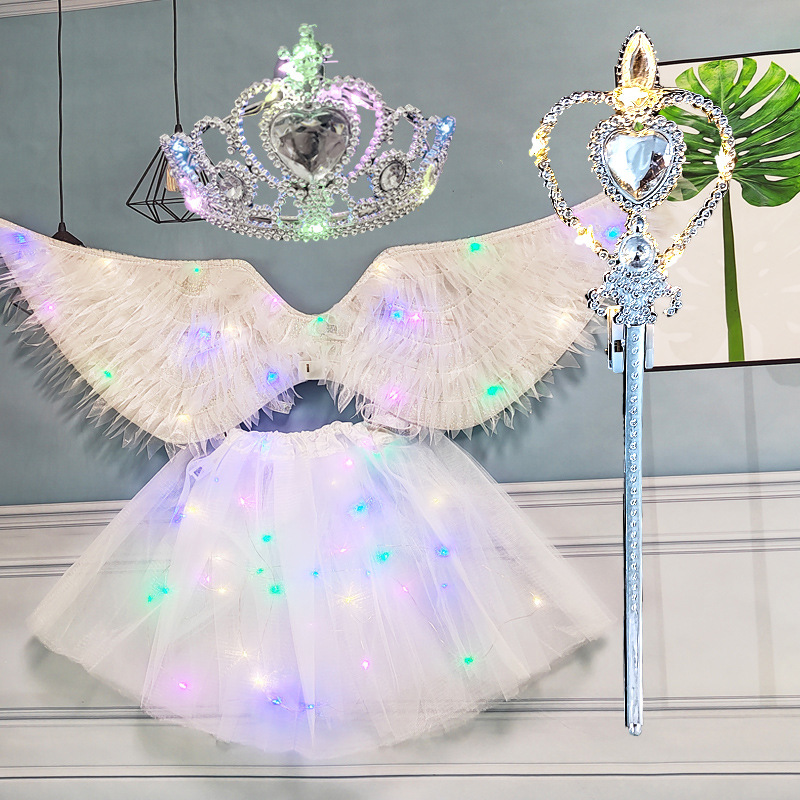 Alas de tela blanca Falda de luz blanca Corona de luz blanca Cante de corazón de melocotón