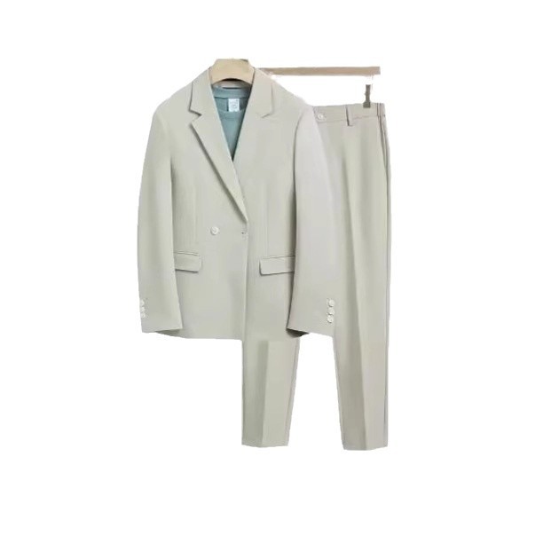 スーツのスーツの男性の韓国版の修身のごろつきはかっこいいです。