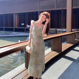 甜美小飞袖碎花裙温柔风连衣裙女夏季小众气质修身荷叶边a字长裙