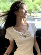 �ް�ɫ�����I�����@�ݶ�����Ů�ļ��OӋ��С�w�䲨�c�̿�����