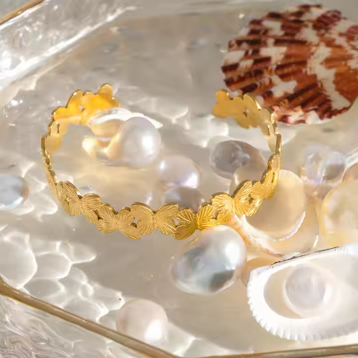 Tina transfronteriza 18k oro mariposa pulsera de acero inoxidable mujer alta sensación de diseño de personalidad versátil pulsera de acero de titanio ins