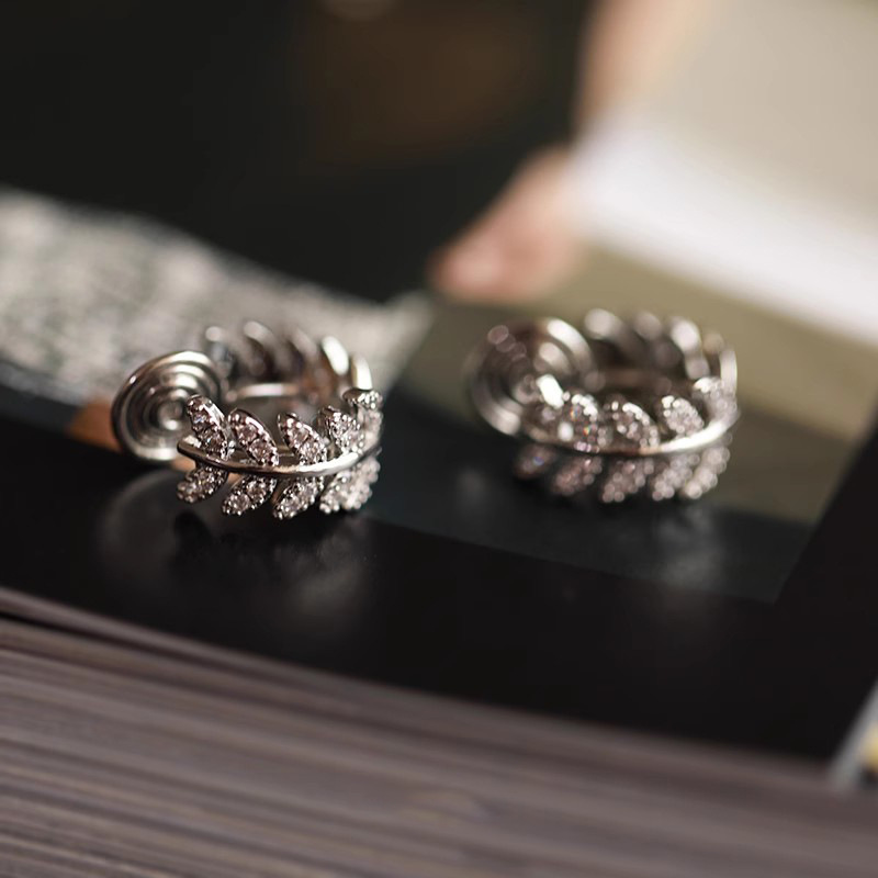 High-grade silver mosquito coil ear clip female non-pierced painless earrings simple zircon leaf ear ring niche New
