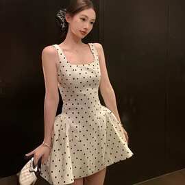 ***j***同款法式辣妹波点夏季方领收腰连衣裙气质吊带短裙子