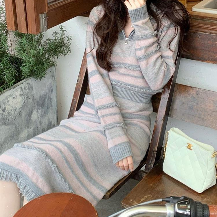 Elegant knitted set